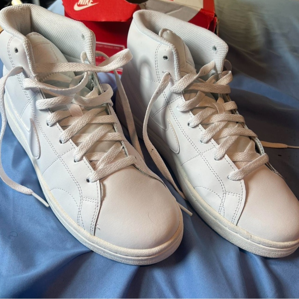 white nike court royal 2 mid